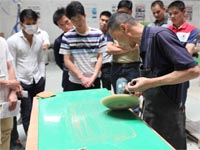 打磨拋光--第七期廣東博皓玻璃鋼模具制作培訓班 打磨拋光--第七期廣東博皓玻璃鋼模具制作培訓班